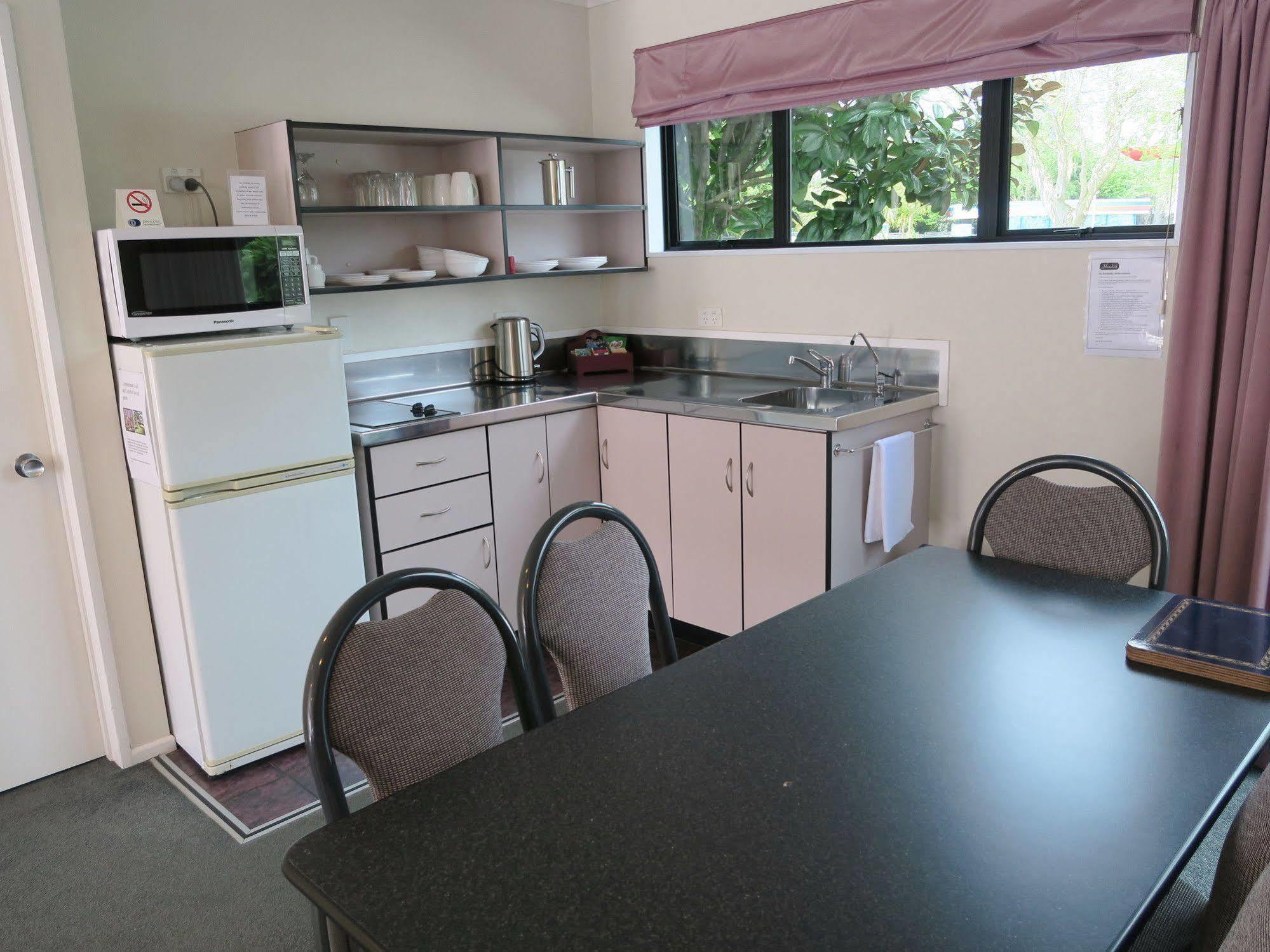Shadzz Motel Palmerston North Exterior foto